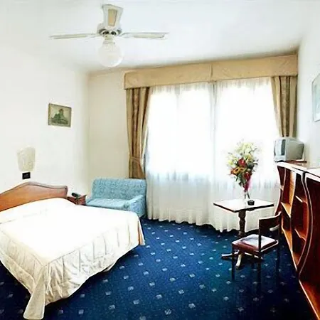 Hotel Cristallo 2*