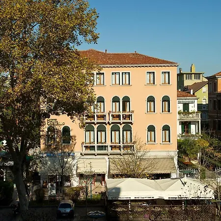 Hotel Cristallo 2*