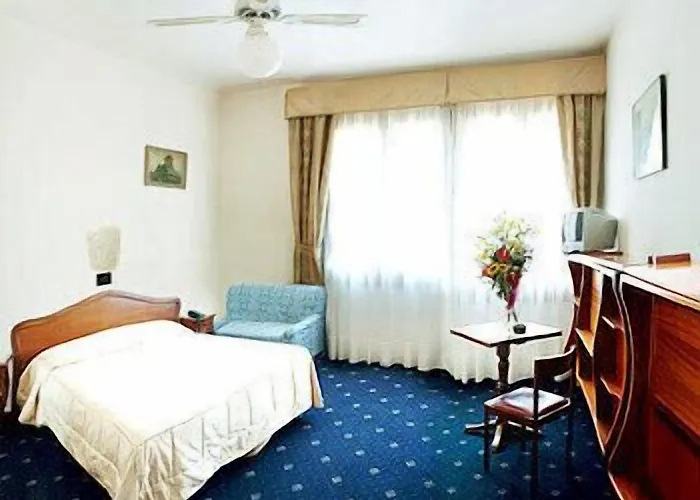 מלון Cristallo 2*