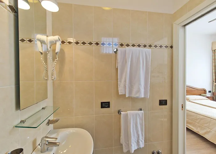 מלון Cristallo 2*