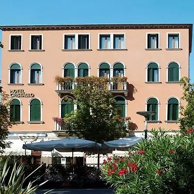 Cristallo מלון 2*